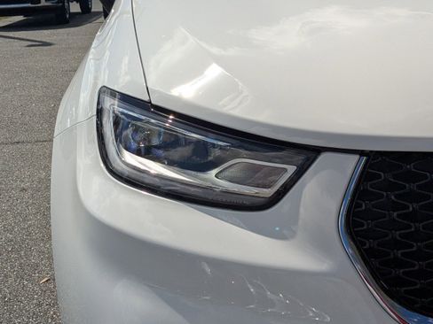 New 2026 Chrysler Pacifica Limited image 9