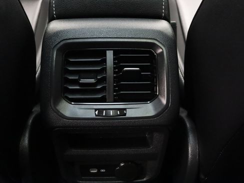 Used 2024 Volkswagen Tiguan SE R-Line FWD image 30