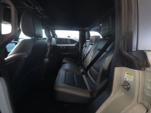 Used 2023 Ford Bronco Outer Banks image 7