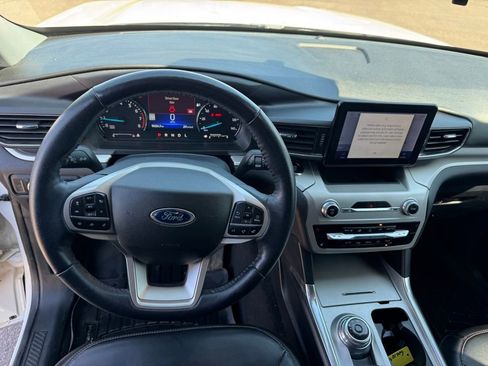 Used 2022 Ford Explorer XLT w/ Equipment Group 202A AWD/4WD image 5