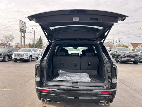 New 2026 Chevrolet Traverse RS w/ LPO, Floor Liner Package image 9