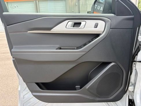 New 2026 Ford Explorer Active RWD image 9