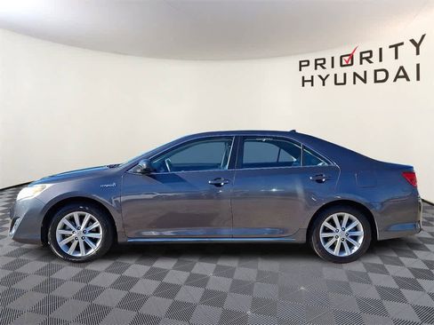 Used 2014 Toyota Camry XLE image 7