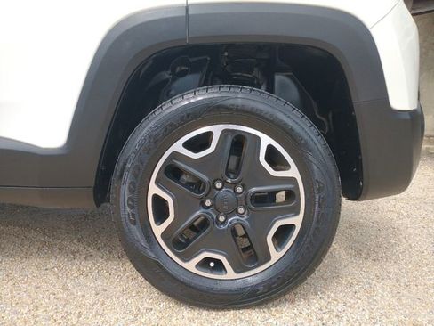 Used 2017 Jeep Renegade Trailhawk w/ Popular Equipment Group image 34