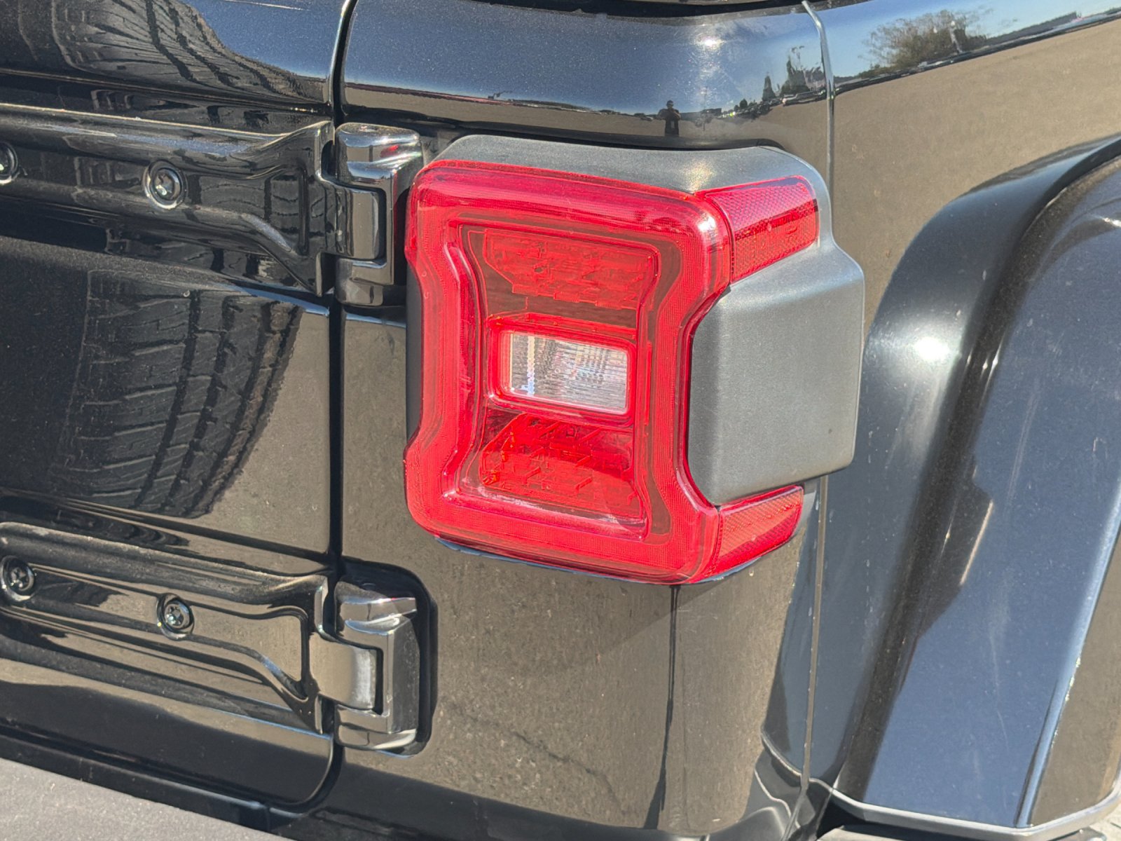 Used 2022 Jeep Wrangler Unlimited Sahara AWD/4WD image 40