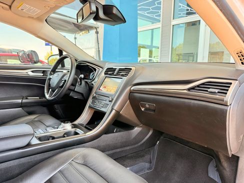Used 2018 Ford Fusion SE w/ Equipment Group 602A FWD image 20
