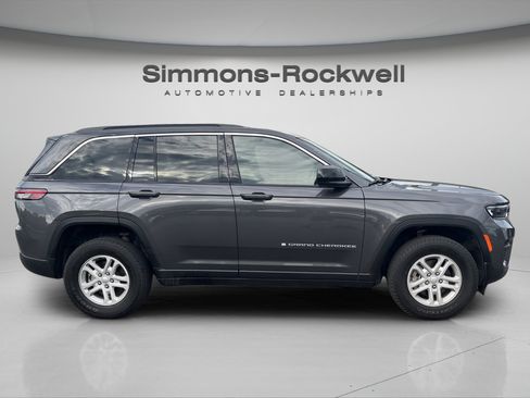 Used 2024 Jeep Grand Cherokee Laredo w/ Luxury Tech Group I AWD/4WD image 6