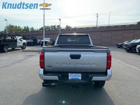 Used 2025 Toyota Tacoma SR5 AWD/4WD image 6