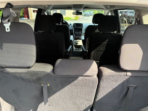 Used 2019 Dodge Grand Caravan SE FWD image 11