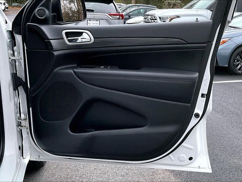 Used 2022 Jeep Grand Cherokee Laredo X image 20