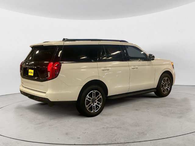 Used 2025 Ford Expedition Active AWD/4WD image 5