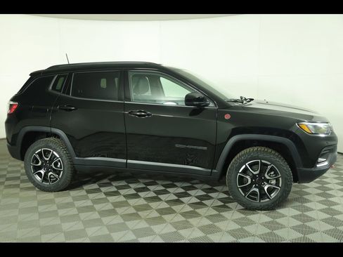 New 2026 Jeep Compass Trailhawk image 2