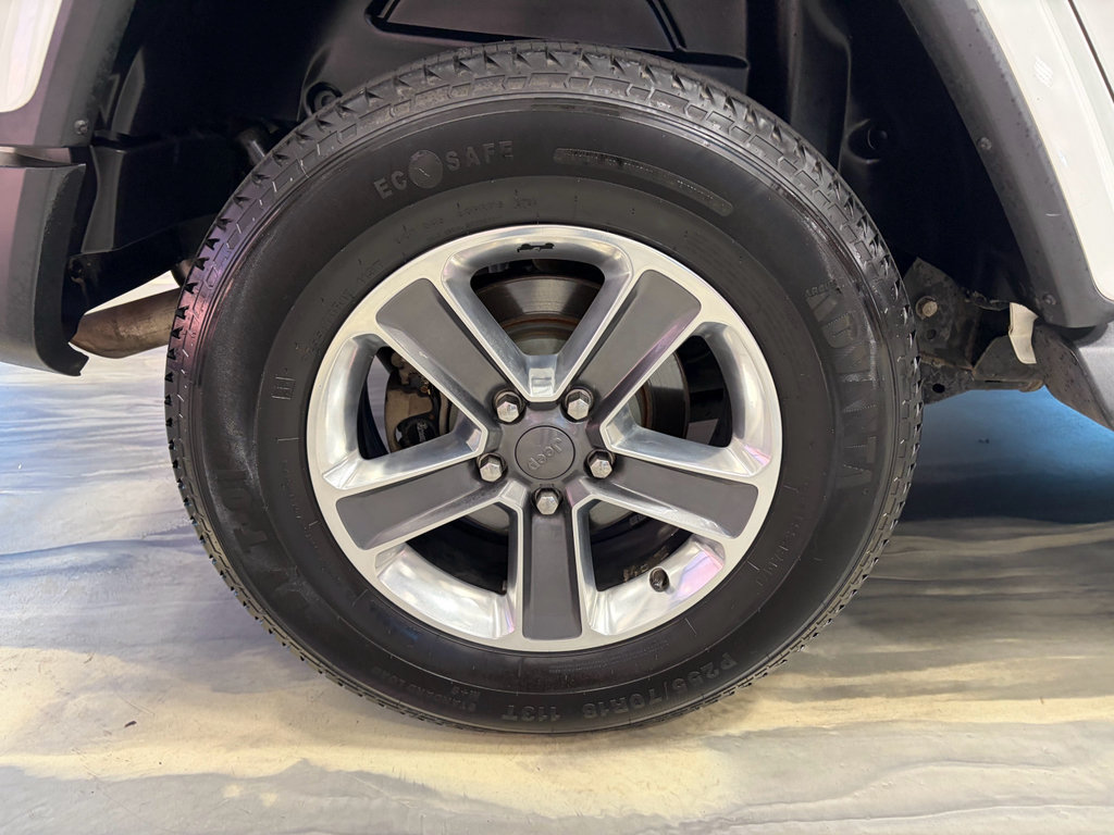 Used 2018 Jeep Wrangler Unlimited Sahara w/ Uconnect 4C Nav & Sound Group AWD/4WD image 23