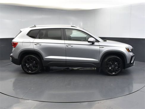 New 2024 Volkswagen Taos SE image 26