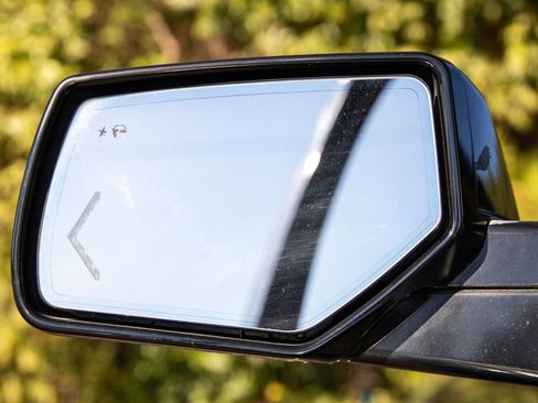 Used 2015 GMC Yukon Denali w/ Premium Package image 53