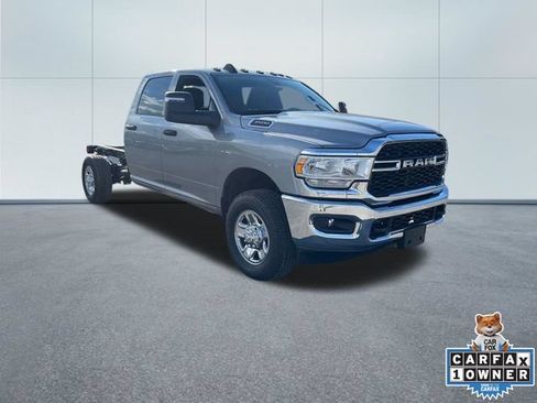 Used 2023 RAM 3500 Tradesman w/ Chrome Appearance Group AWD/4WD image 12