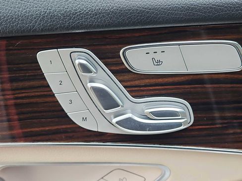 Used 2021 Mercedes-Benz GLC 300 4MATIC image 24