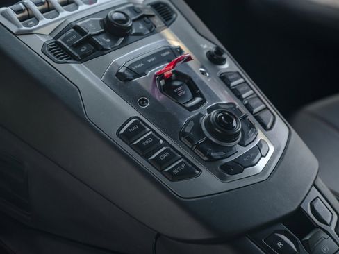 Used 2013 Lamborghini Aventador LP 700-4 image 25