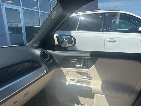 Used 2025 Mercedes-Benz GLB 250 image 15