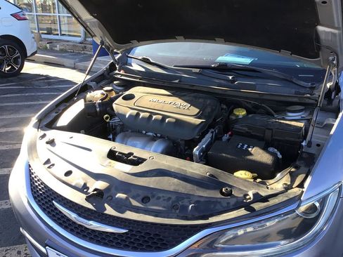 Used 2016 Chrysler 200 Limited image 29