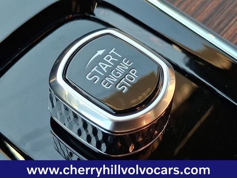 Certified 2025 Volvo V60 B5 Cross Country Plus image 25