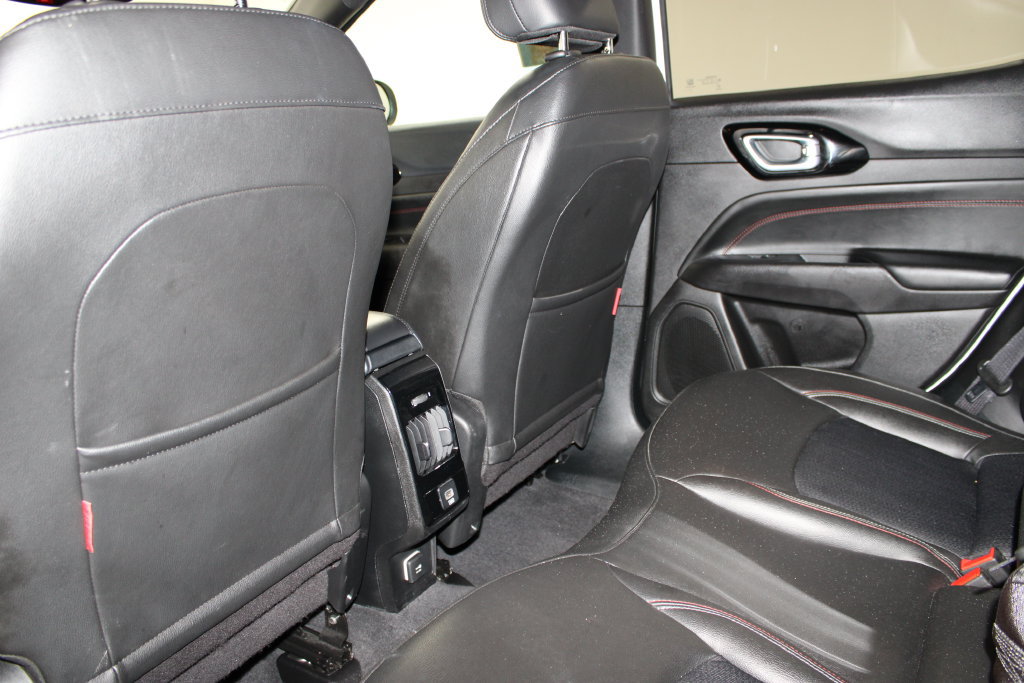 Used 2025 Jeep Compass Trailhawk AWD/4WD image 22