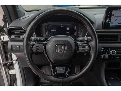 Used 2025 Honda Pilot Black Edition image 23