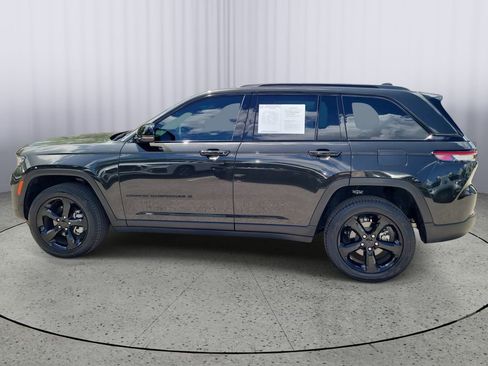 Used 2024 Jeep Grand Cherokee Limited w/ Black Appearance Package RWD image 7