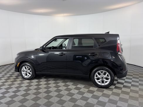 Used 2025 Kia Soul LX w/ LX Technology Package FWD image 8