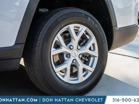 Used 2023 Jeep Grand Cherokee L Limited AWD/4WD image 41