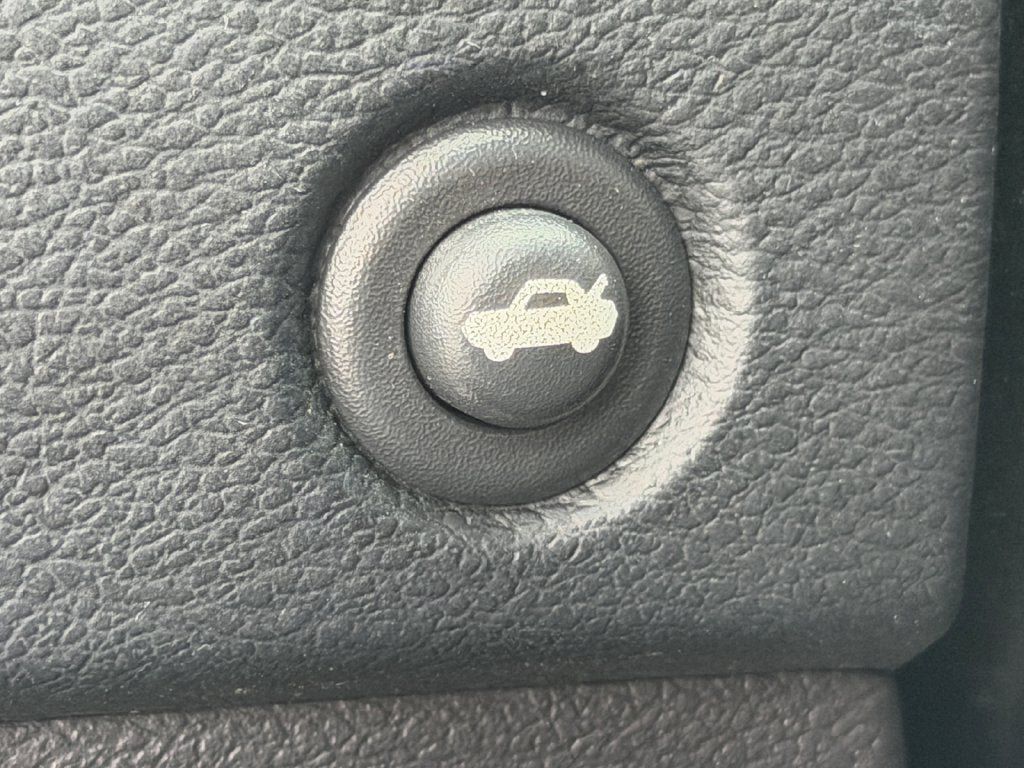 Used 2014 Chrysler 200 Touring FWD image 20