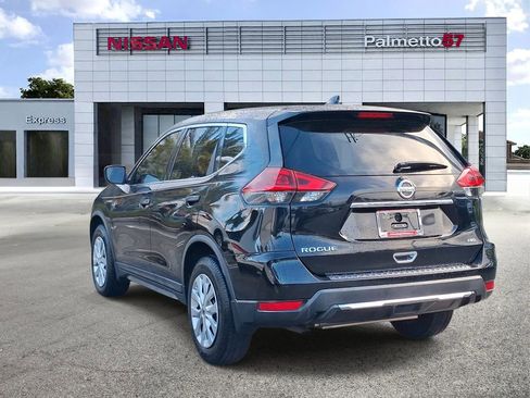 Used 2018 Nissan Rogue S image 4