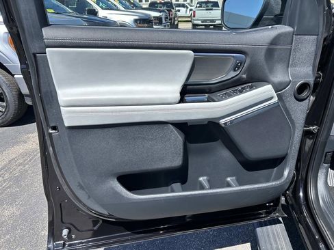 Used 2025 Ford Expedition Platinum w/ Driver's Package AWD/4WD image 22