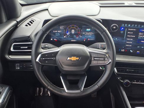 Used 2025 Chevrolet Traverse LT w/ LPO, Floor Liner Package FWD image 12