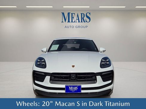 Used 2024 Porsche Macan T w/ Premium Plus Package image 9