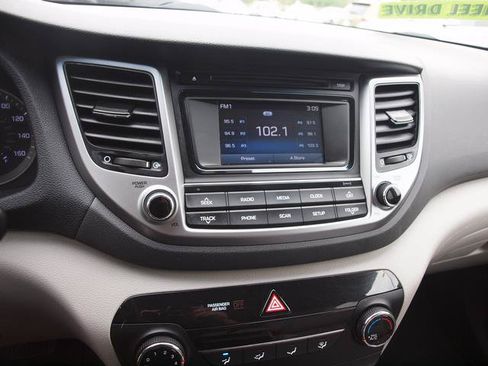 Used 2017 Hyundai Tucson SE AWD/4WD image 10