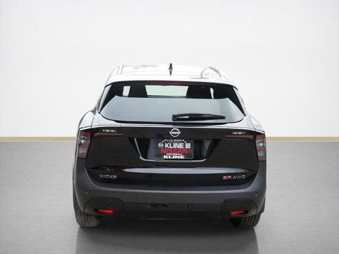 Certified 2025 Nissan Kicks SR image 4