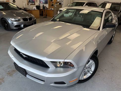 Used 2011 Ford Mustang V6 w/ 101A Rapid Spec Order Code image 9