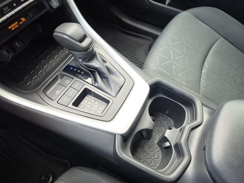 Certified 2021 Toyota RAV4 XLE FWD image 21