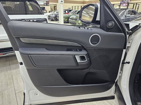 Used 2018 Land Rover Discovery HSE AWD/4WD image 41