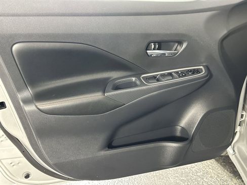 Used 2025 Nissan Versa SR image 33