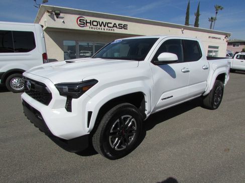 Used 2024 Toyota Tacoma TRD Sport RWD image 4