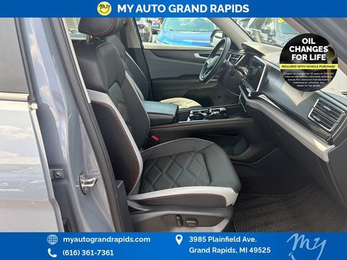 Used 2024 Volkswagen Atlas Peak Edition SEL AWD/4WD image 24