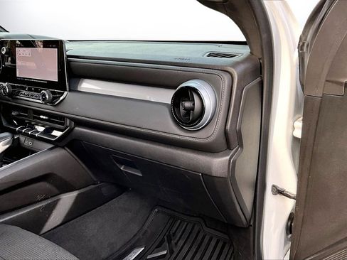 Used 2024 Chevrolet Colorado LT image 19