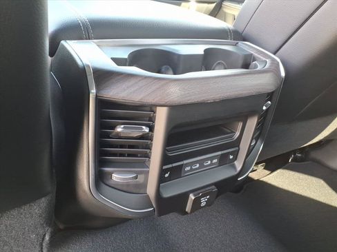 New 2026 RAM 2500 Laramie AWD/4WD image 17