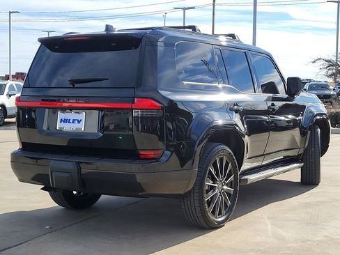 Used 2025 Lexus GX 550 w/ Accessory Package (2T) image 4