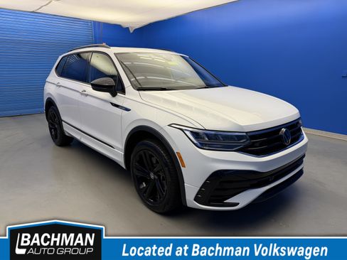 Used 2024 Volkswagen Tiguan SE R-Line AWD/4WD image 1