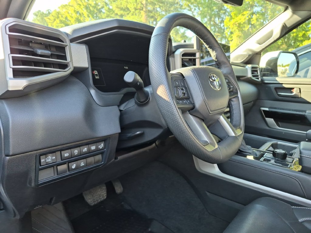 Used 2026 Toyota Tundra Limited AWD/4WD image 14