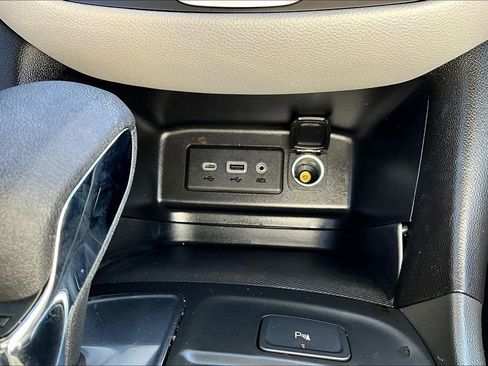 Used 2023 Chevrolet Equinox LT image 31