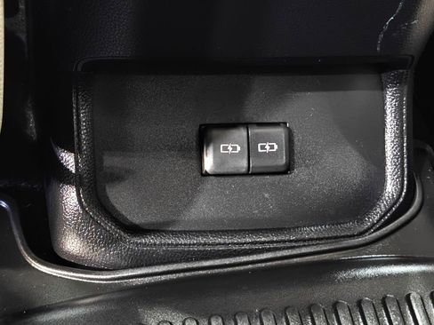 Used 2023 Toyota Highlander XLE AWD/4WD image 30